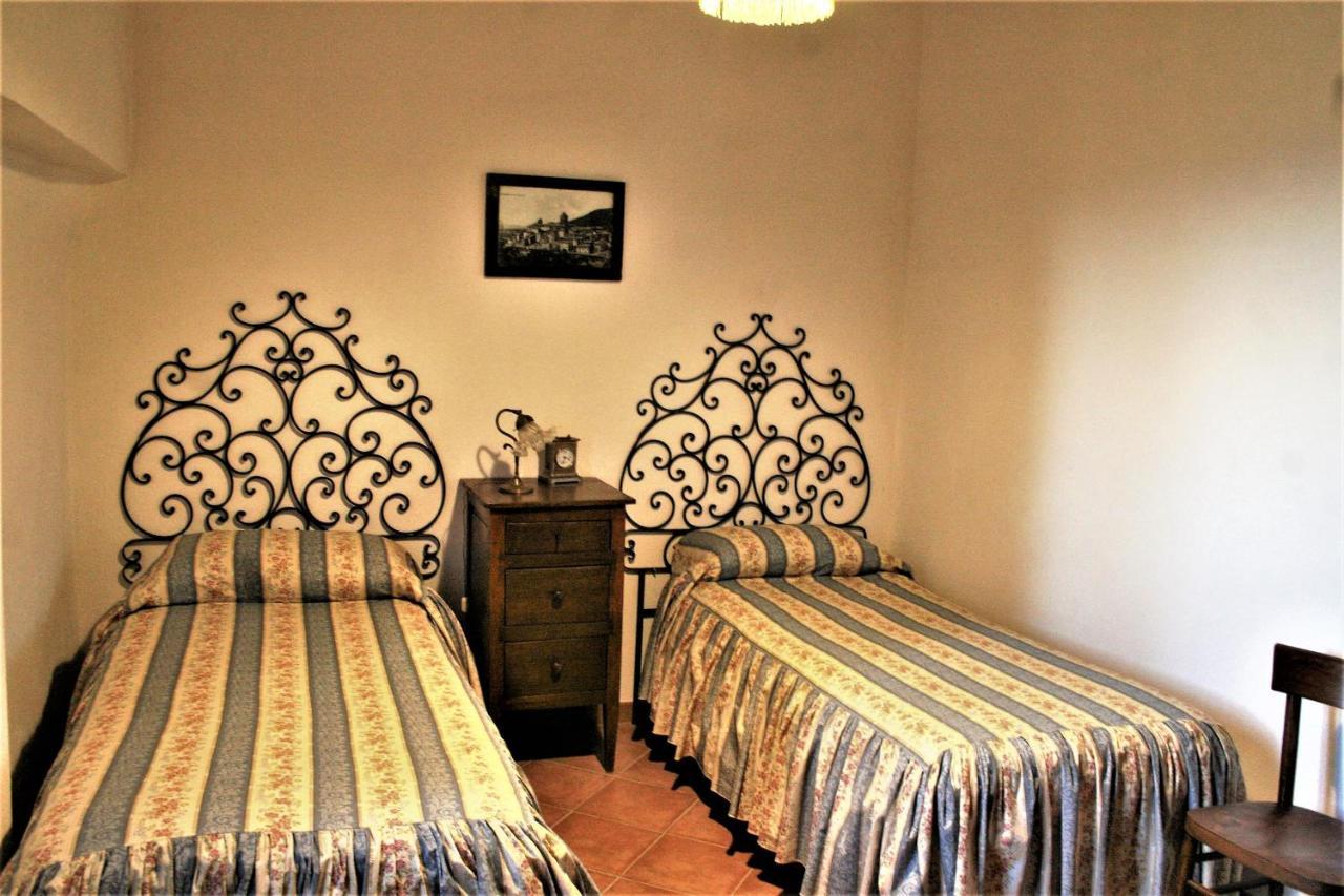 Antica Torre "La Casalta" Apartment Petroio Bagian luar foto