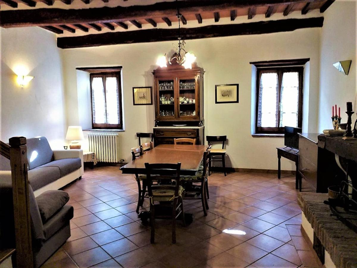 Antica Torre "La Casalta" Apartment Petroio Bagian luar foto