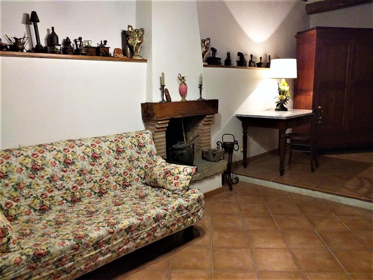 Antica Torre "La Casalta" Apartment Petroio Bagian luar foto