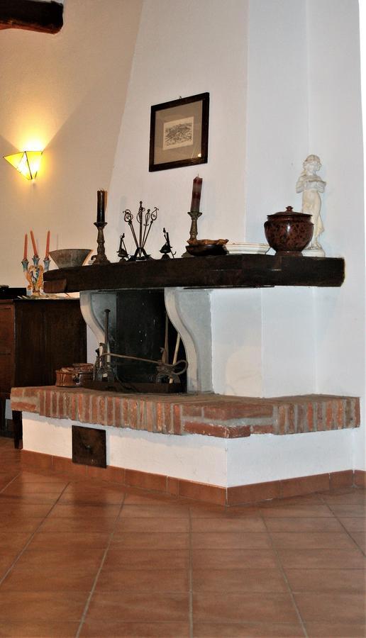 Antica Torre "La Casalta" Apartment Petroio Bagian luar foto